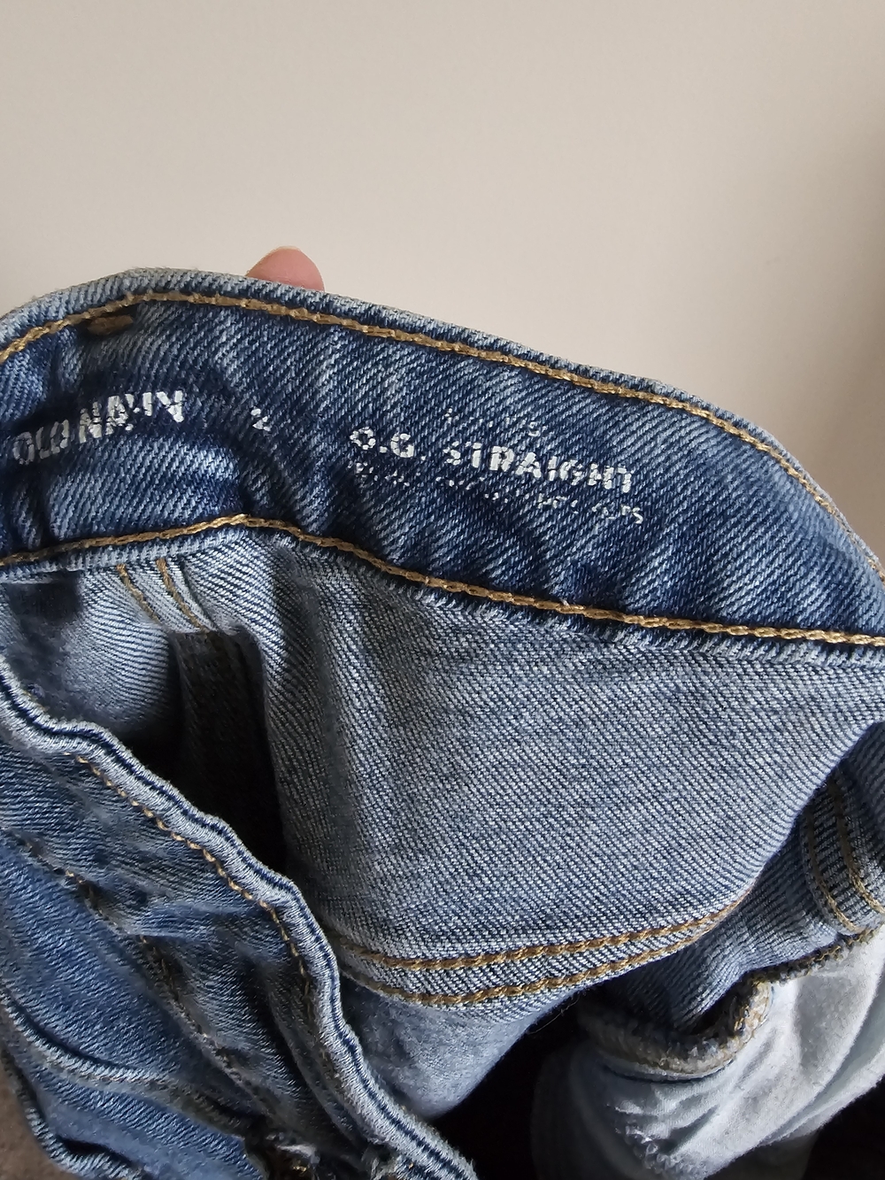 Old Navy High-Rise Straight Jeans in Medium Blue Wash - Picture 7 of 8